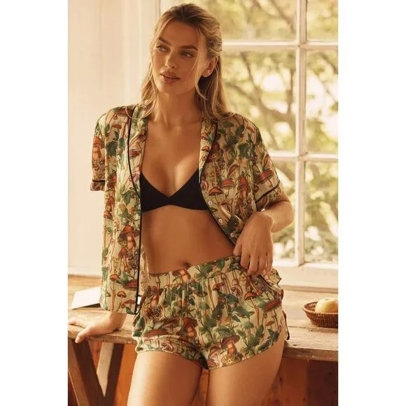 The LyreBird Silky Pajama Shorts Mushroom Print XL - Picture 3 of 3